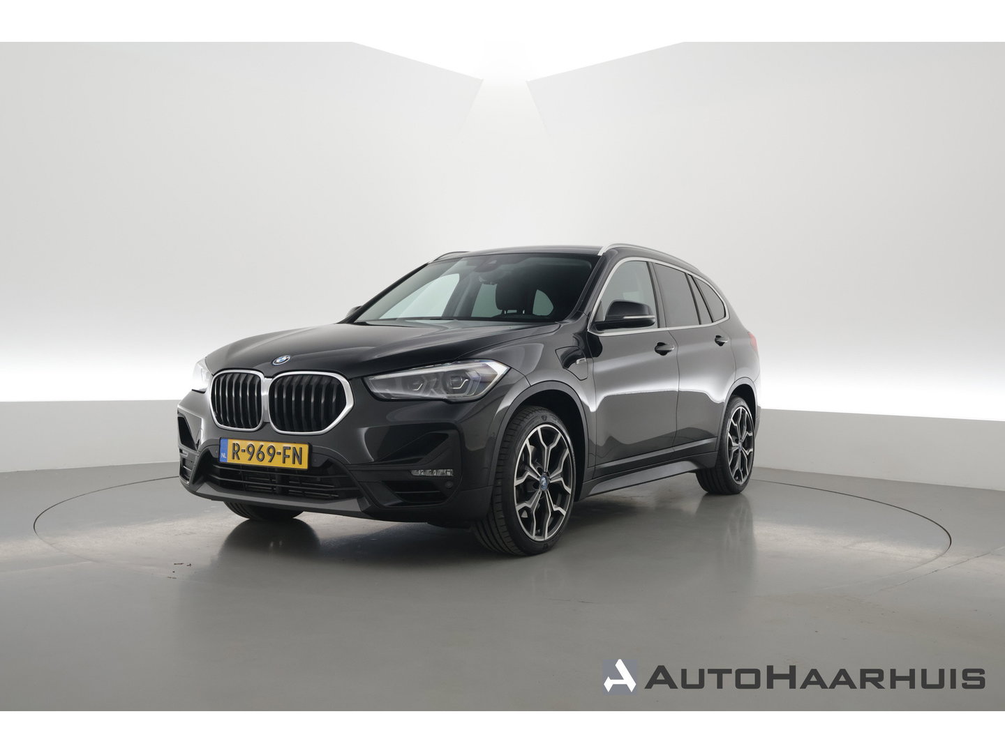 BMW X1 xDrive25e High Executive | Afn. Trekhaak | Navi | Camera | Cruis Ctrl. | Elek. Achterklep | 19''
