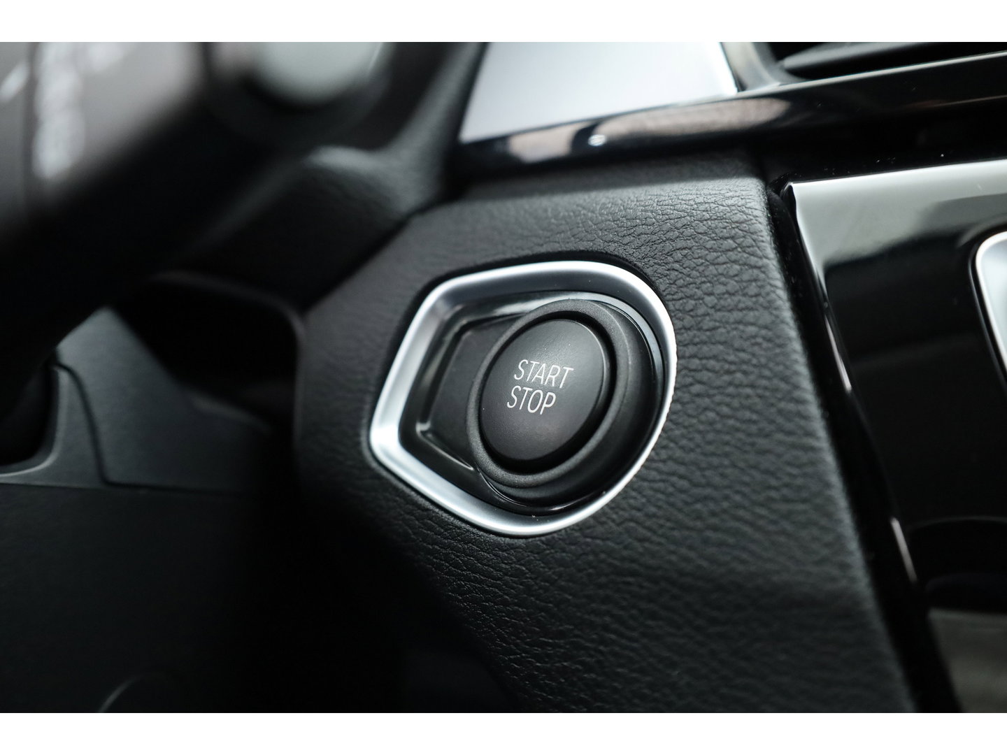 BMW X1 xDrive25e High Executive | Afn. Trekhaak | Navi | Camera | Cruis Ctrl. | Elek. Achterklep | 19''