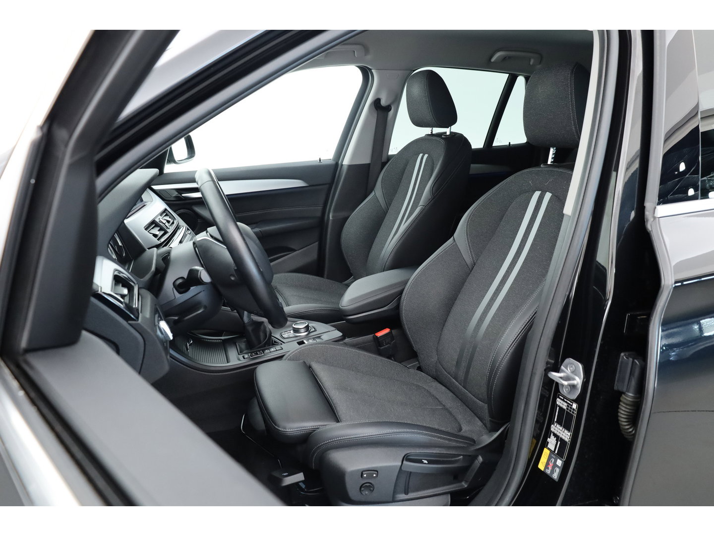 BMW X1 xDrive25e High Executive | Afn. Trekhaak | Navi | Camera | Cruis Ctrl. | Elek. Achterklep | 19''