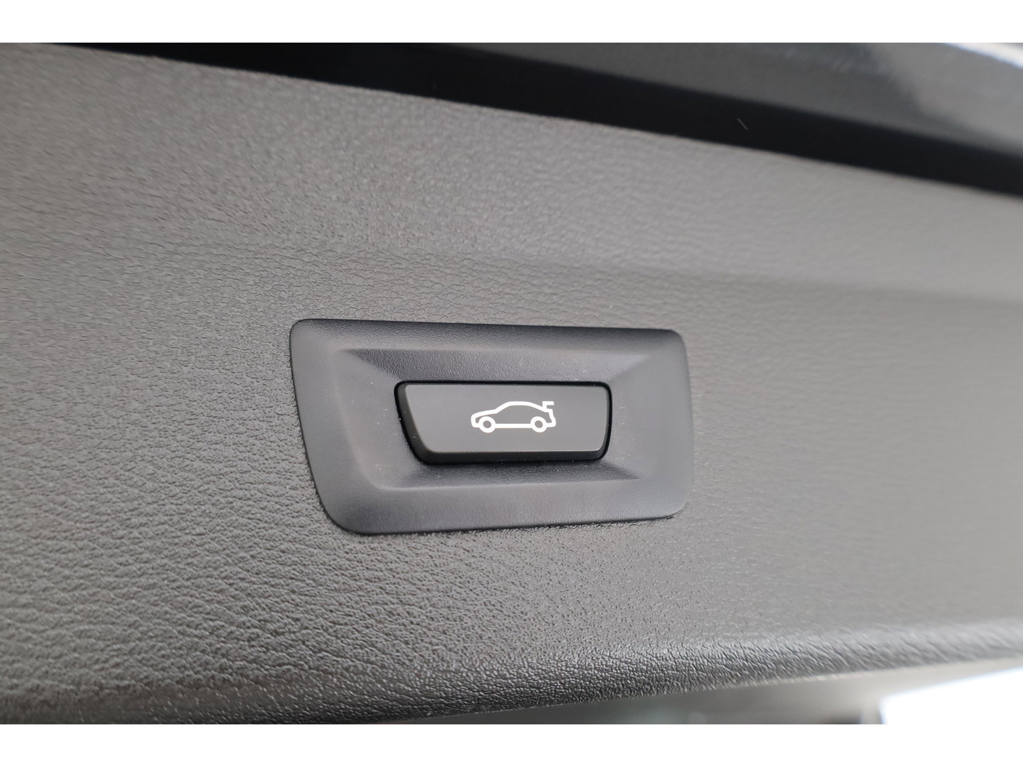 BMW X1 xDrive25e High Executive | Afn. Trekhaak | Navi | Camera | Cruis Ctrl. | Elek. Achterklep | 19''