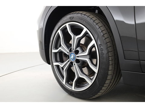 BMW X1 xDrive25e High Executive | Afn. Trekhaak | Navi | Camera | Cruis Ctrl. | Elek. Achterklep | 19''