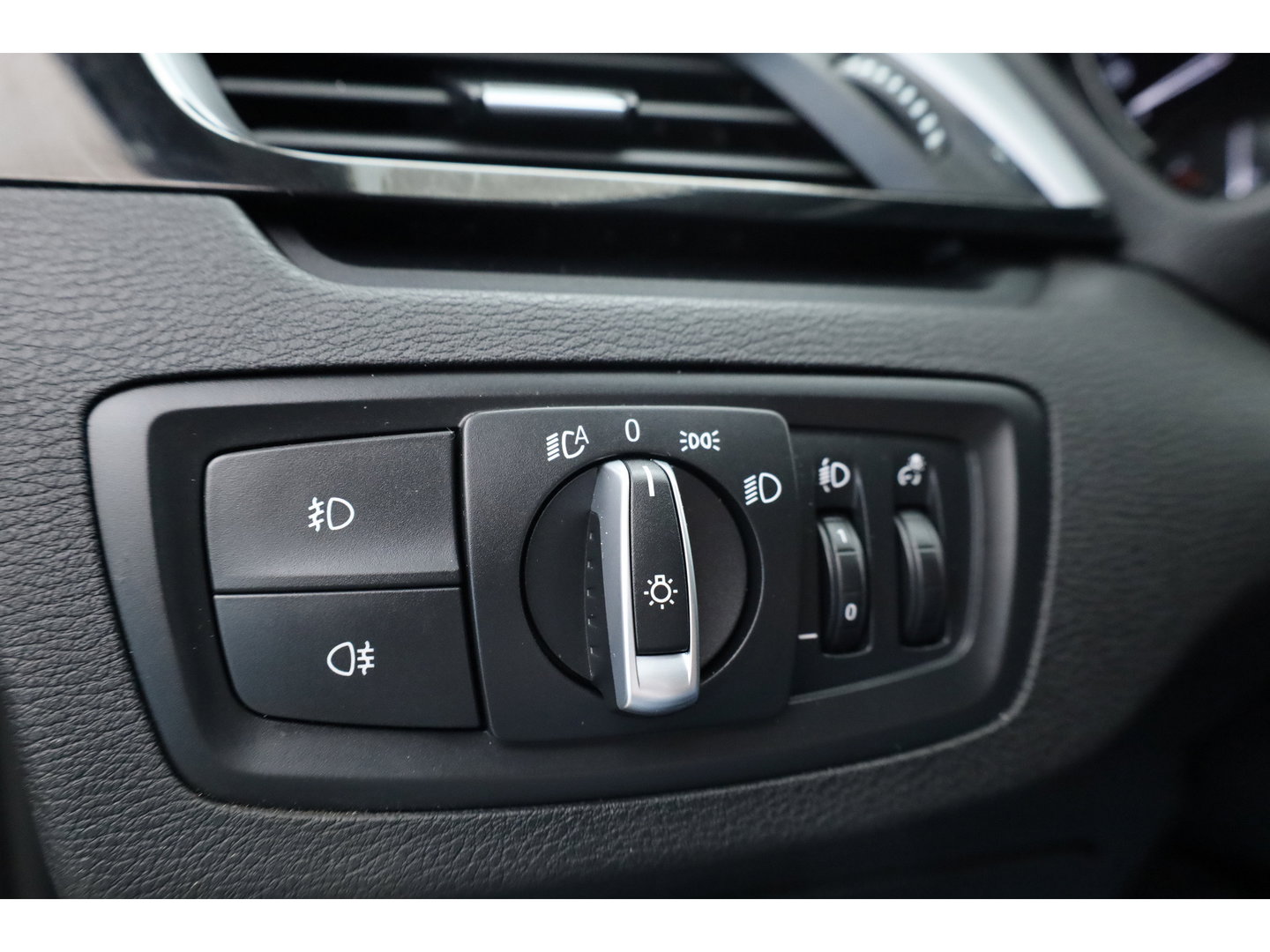 BMW X1 xDrive25e High Executive | Afn. Trekhaak | Navi | Camera | Cruis Ctrl. | Elek. Achterklep | 19''