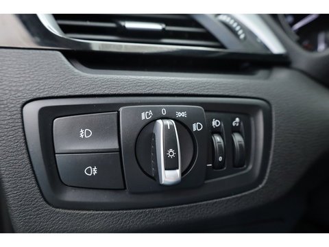 BMW X1 xDrive25e High Executive | Afn. Trekhaak | Navi | Camera | Cruis Ctrl. | Elek. Achterklep | 19''