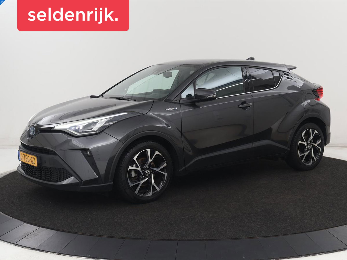 Toyota C-HR 2.0 Hybrid First Edition | Stoelverwarming | Adaptive cruise | Camera | Carplay | JBL Sound | Keyless | Full LED | Navigatie | Dodehoek detectie | Climate control | Bluetooth