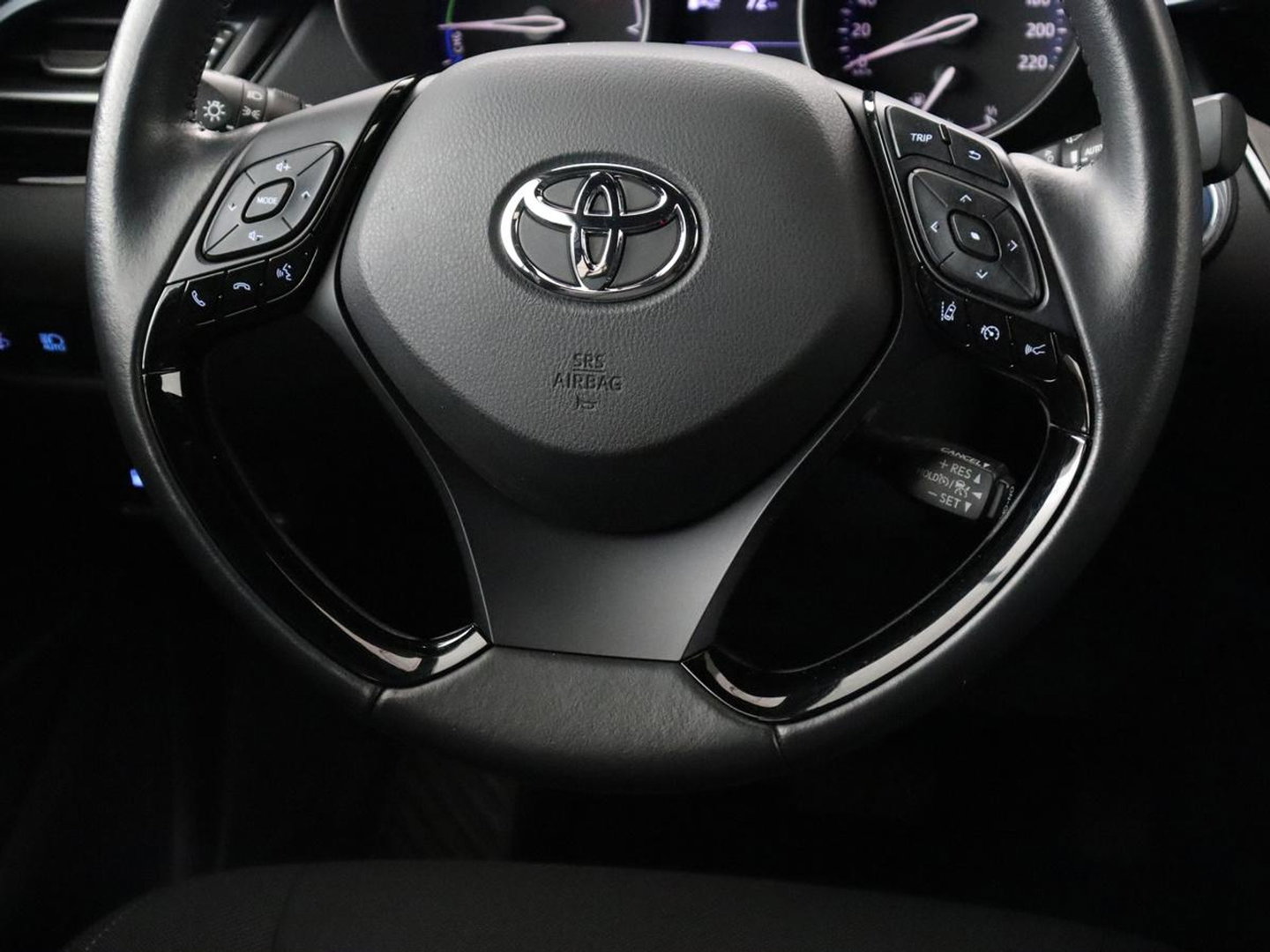 Toyota C-HR 2.0 Hybrid First Edition | Stoelverwarming | Adaptive cruise | Camera | Carplay | JBL Sound | Keyless | Full LED | Navigatie | Dodehoek detectie | Climate control | Bluetooth