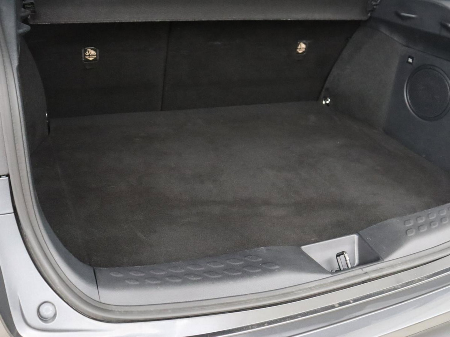 Toyota C-HR 2.0 Hybrid First Edition | Stoelverwarming | Adaptive cruise | Camera | Carplay | JBL Sound | Keyless | Full LED | Navigatie | Dodehoek detectie | Climate control | Bluetooth