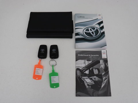 Toyota C-HR 2.0 Hybrid First Edition | Stoelverwarming | Adaptive cruise | Camera | Carplay | JBL Sound | Keyless | Full LED | Navigatie | Dodehoek detectie | Climate control | Bluetooth