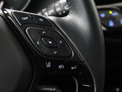 Toyota C-HR 2.0 Hybrid First Edition | Stoelverwarming | Adaptive cruise | Camera | Carplay | JBL Sound | Keyless | Full LED | Navigatie | Dodehoek detectie | Climate control | Bluetooth