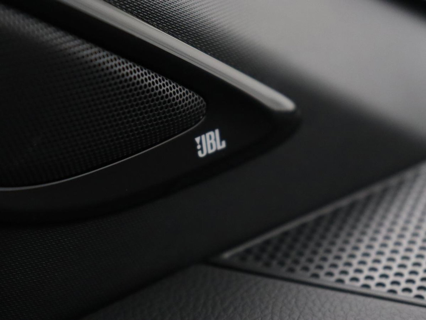 Toyota C-HR 2.0 Hybrid First Edition | Stoelverwarming | Adaptive cruise | Camera | Carplay | JBL Sound | Keyless | Full LED | Navigatie | Dodehoek detectie | Climate control | Bluetooth