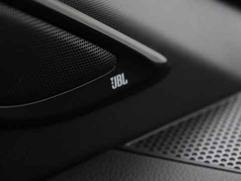 Toyota C-HR 2.0 Hybrid First Edition | Stoelverwarming | Adaptive cruise | Camera | Carplay | JBL Sound | Keyless | Full LED | Navigatie | Dodehoek detectie | Climate control | Bluetooth