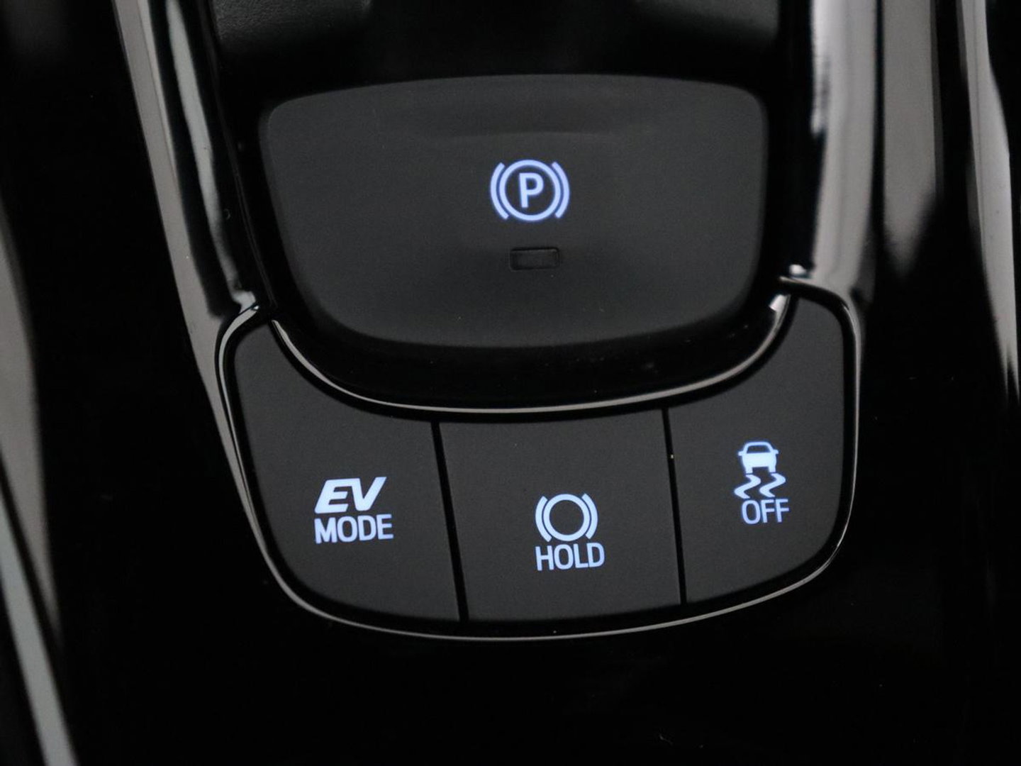 Toyota C-HR 2.0 Hybrid First Edition | Stoelverwarming | Adaptive cruise | Camera | Carplay | JBL Sound | Keyless | Full LED | Navigatie | Dodehoek detectie | Climate control | Bluetooth