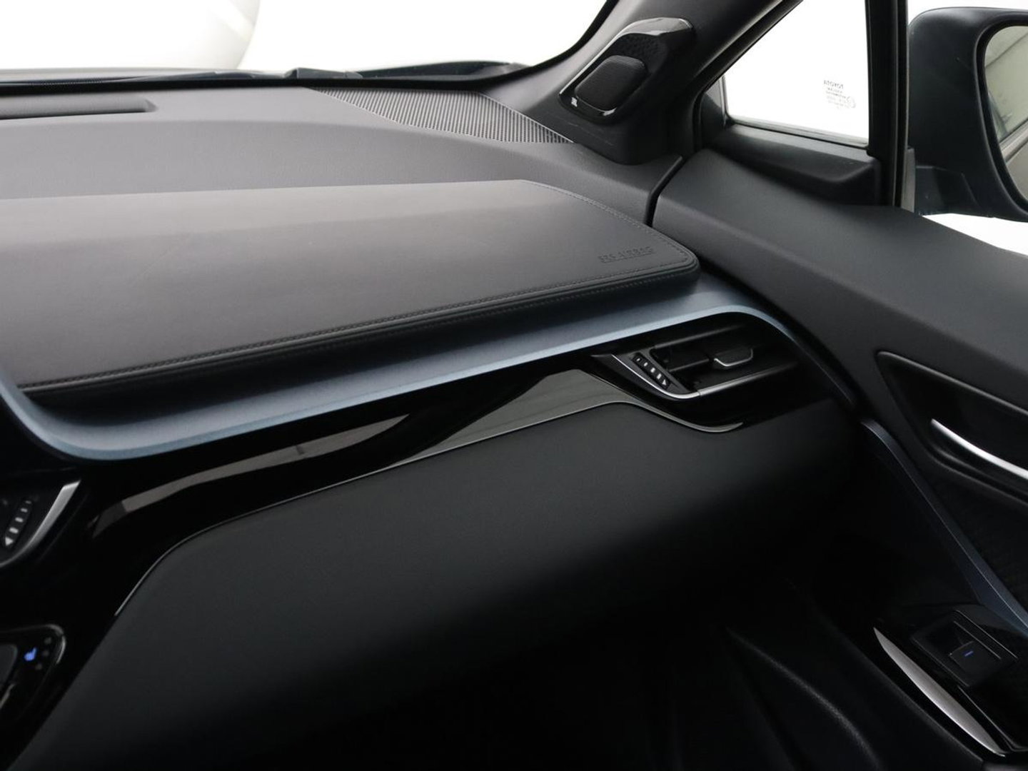 Toyota C-HR 2.0 Hybrid First Edition | Stoelverwarming | Adaptive cruise | Camera | Carplay | JBL Sound | Keyless | Full LED | Navigatie | Dodehoek detectie | Climate control | Bluetooth