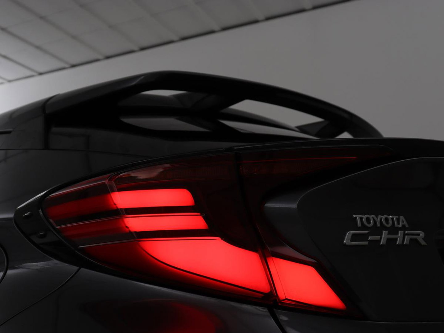 Toyota C-HR 2.0 Hybrid First Edition | Stoelverwarming | Adaptive cruise | Camera | Carplay | JBL Sound | Keyless | Full LED | Navigatie | Dodehoek detectie | Climate control | Bluetooth