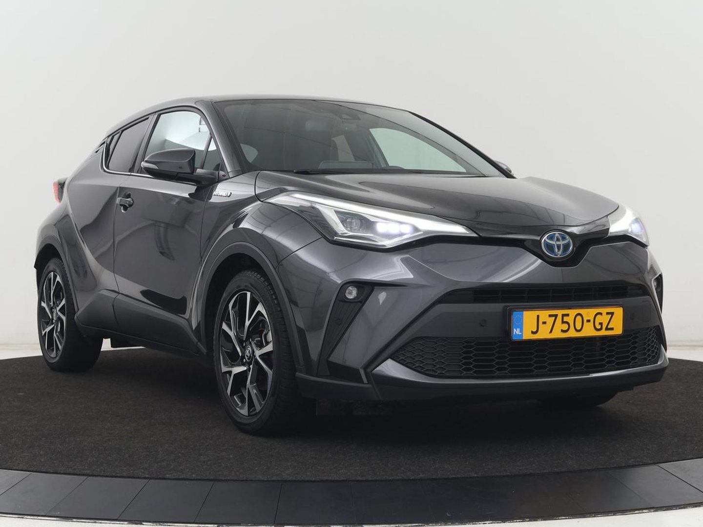 Toyota C-HR 2.0 Hybrid First Edition | Stoelverwarming | Adaptive cruise | Camera | Carplay | JBL Sound | Keyless | Full LED | Navigatie | Dodehoek detectie | Climate control | Bluetooth