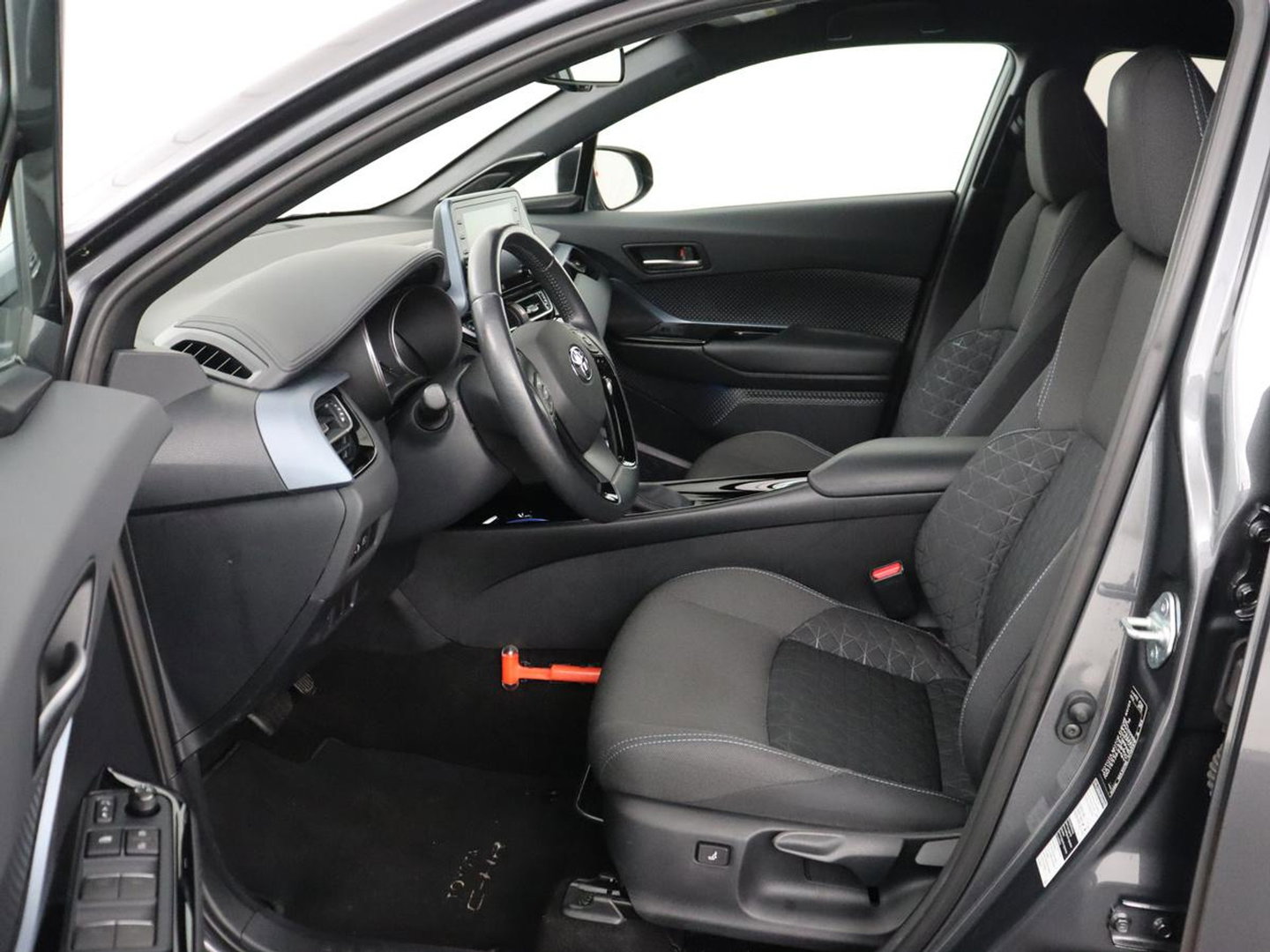 Toyota C-HR 2.0 Hybrid First Edition | Stoelverwarming | Adaptive cruise | Camera | Carplay | JBL Sound | Keyless | Full LED | Navigatie | Dodehoek detectie | Climate control | Bluetooth