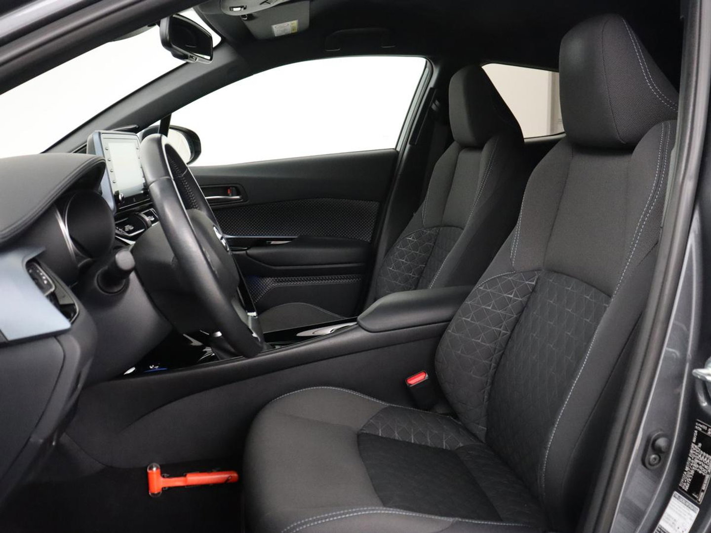 Toyota C-HR 2.0 Hybrid First Edition | Stoelverwarming | Adaptive cruise | Camera | Carplay | JBL Sound | Keyless | Full LED | Navigatie | Dodehoek detectie | Climate control | Bluetooth