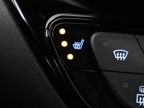 Toyota C-HR 2.0 Hybrid First Edition | Stoelverwarming | Adaptive cruise | Camera | Carplay | JBL Sound | Keyless | Full LED | Navigatie | Dodehoek detectie | Climate control | Bluetooth