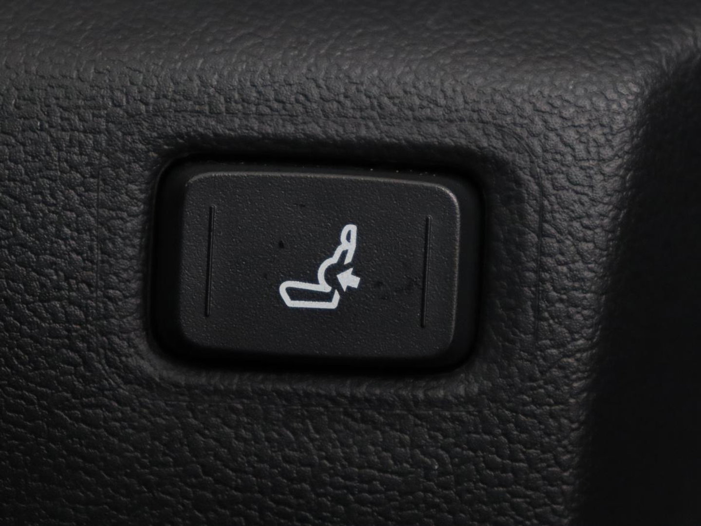 Toyota C-HR 2.0 Hybrid First Edition | Stoelverwarming | Adaptive cruise | Camera | Carplay | JBL Sound | Keyless | Full LED | Navigatie | Dodehoek detectie | Climate control | Bluetooth