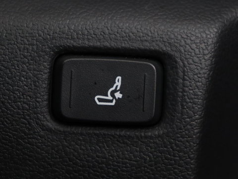 Toyota C-HR 2.0 Hybrid First Edition | Stoelverwarming | Adaptive cruise | Camera | Carplay | JBL Sound | Keyless | Full LED | Navigatie | Dodehoek detectie | Climate control | Bluetooth