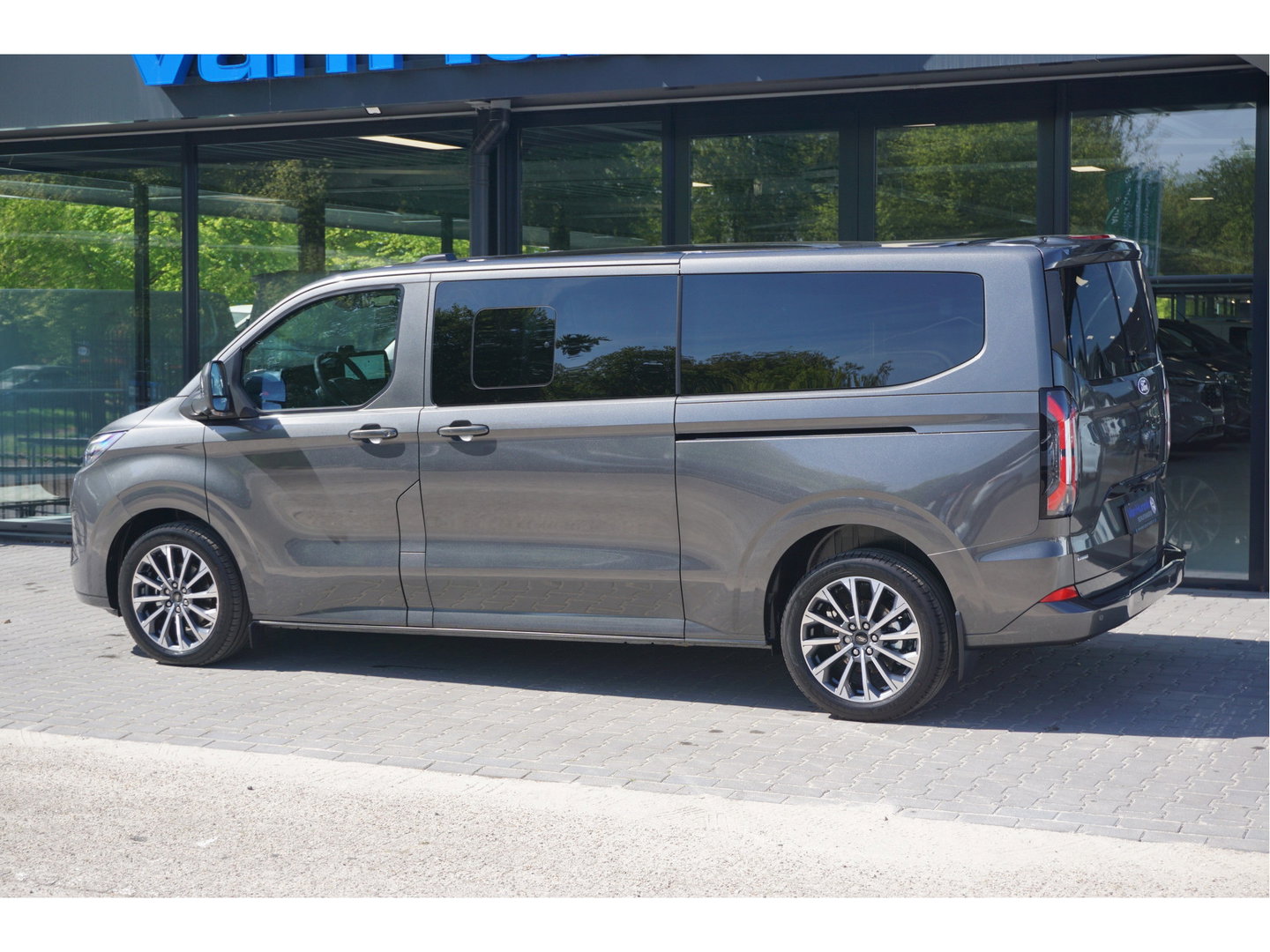 Ford Transit Custom Tourneo 320L 2.5 PHEV 233PK Titanium X PRIJS INCL. BPM Luxe 8 Zits, Leder, 19" LM, B&O, Elek. Schuifeur, Pano, Trekhaak!! NR. TR2