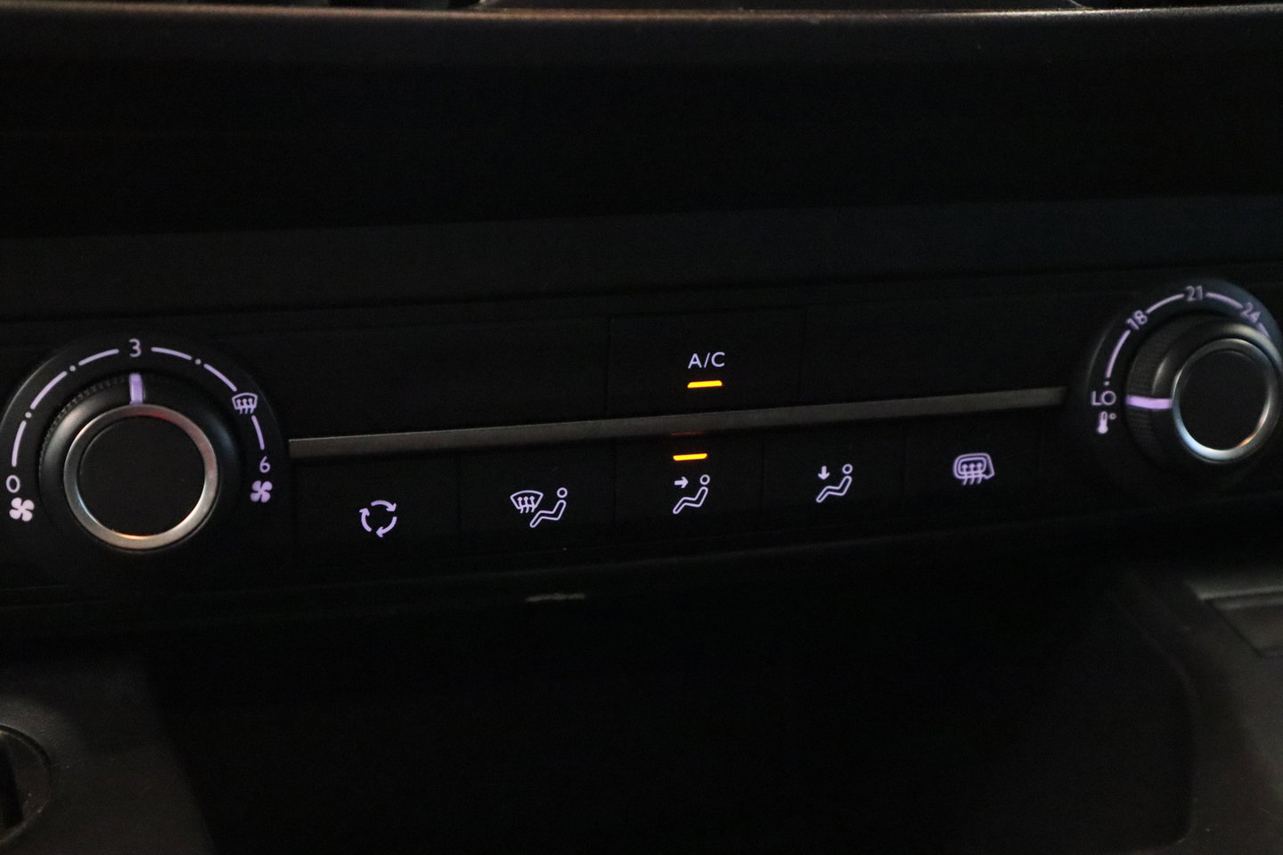 Peugeot Partner 1.6 BlueHDI Asphalt Cruise control Carplay Surround rear vision Camera Navi NAP!