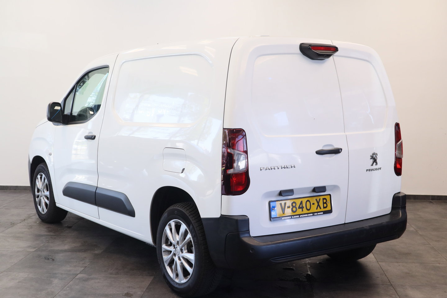 Peugeot Partner 1.6 BlueHDI Asphalt Cruise control Carplay Surround rear vision Camera Navi NAP!