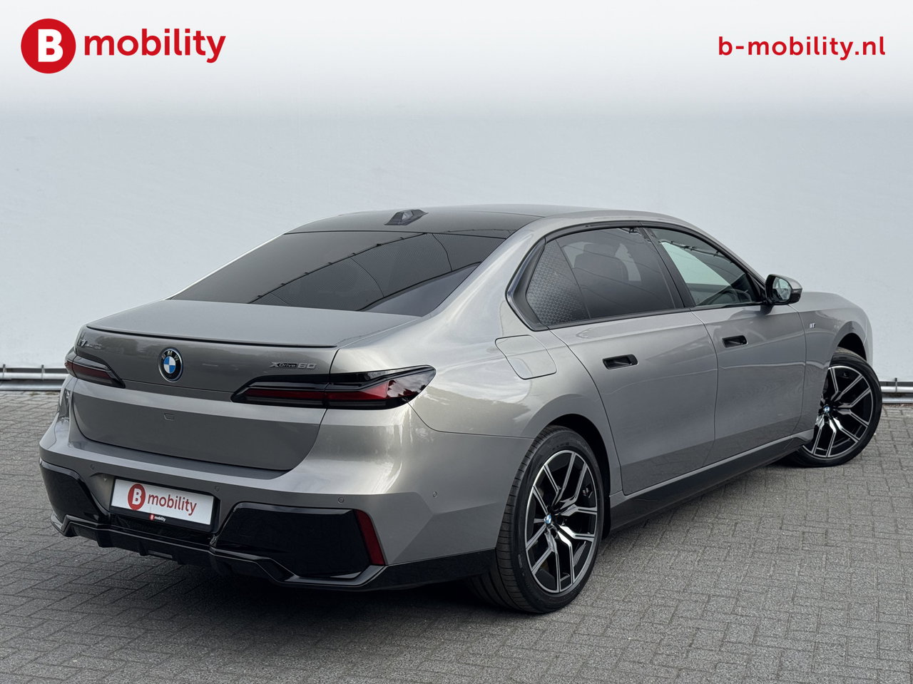 BMW i7