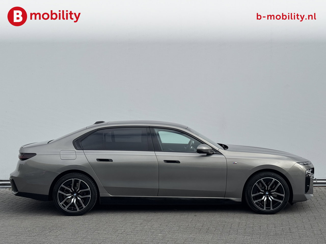 BMW i7