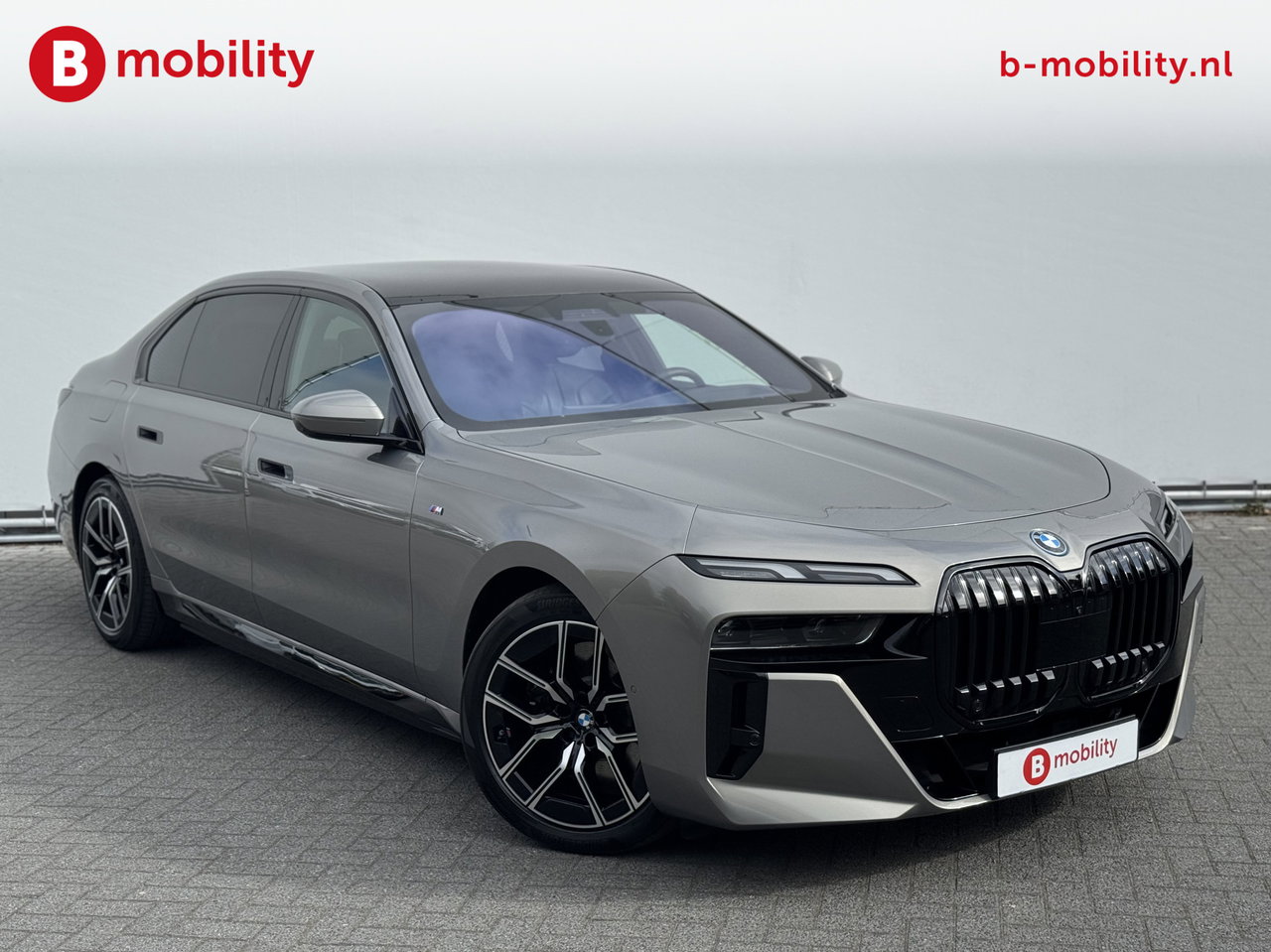 BMW i7