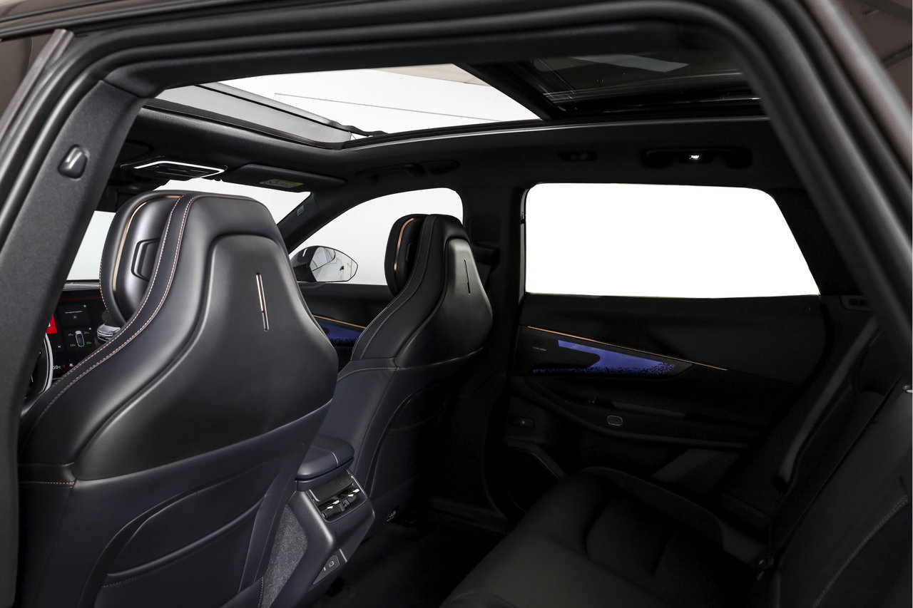 Lynk & Co 08