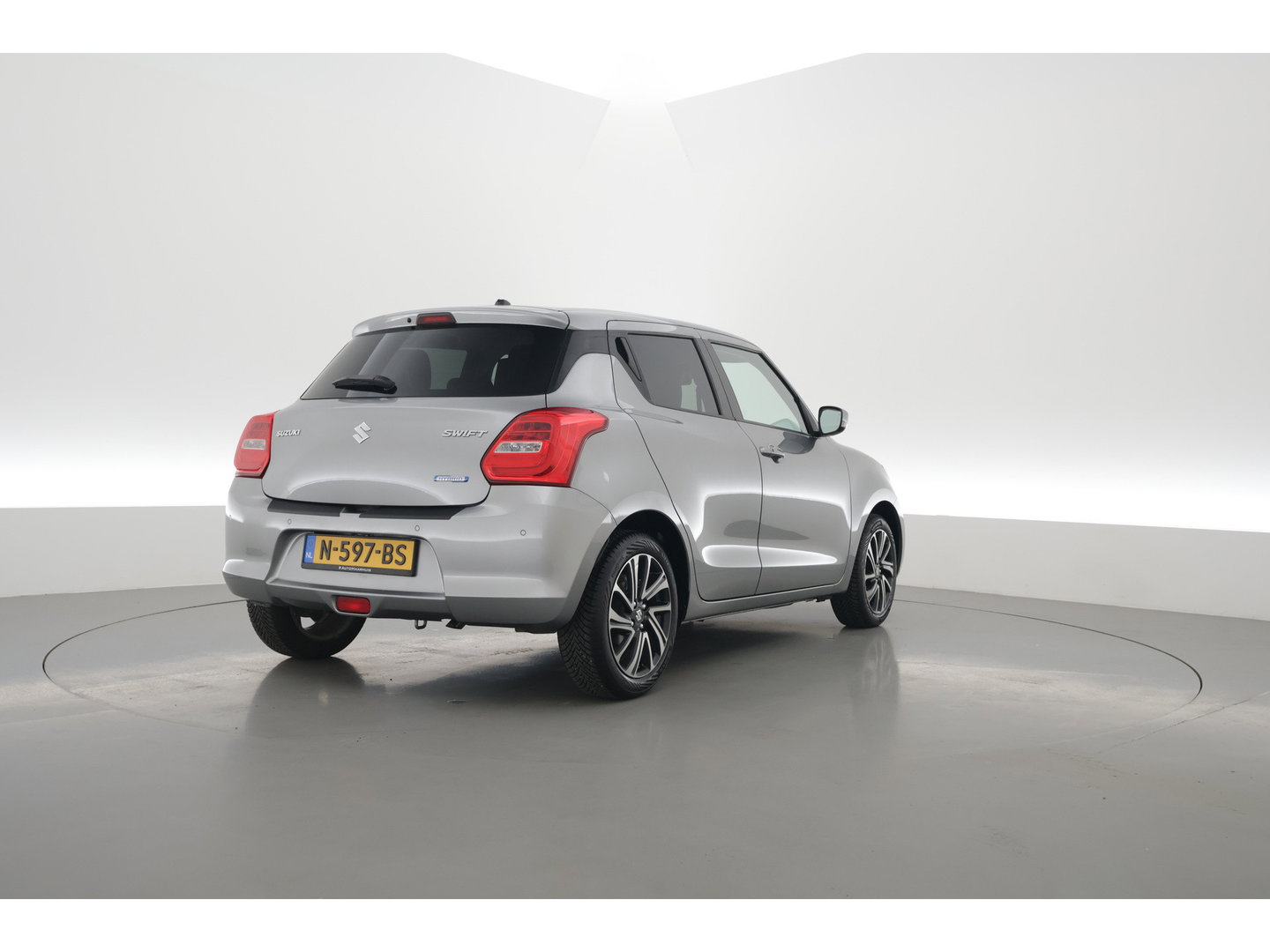 Suzuki Swift 1.2 Style Smart Hybrid | Navi | Adapt. Cruise | Camera | Dodehoekdet. | Apple CaRPlay | Keyless | Stoelverw.