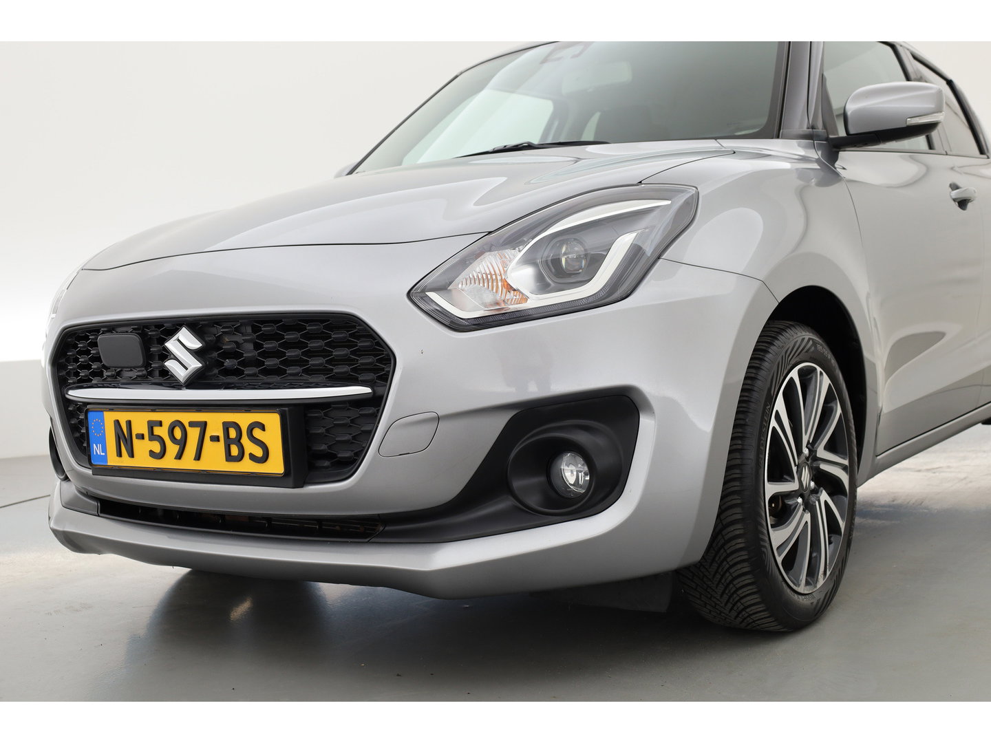 Suzuki Swift 1.2 Style Smart Hybrid | Navi | Adapt. Cruise | Camera | Dodehoekdet. | Apple CaRPlay | Keyless | Stoelverw.