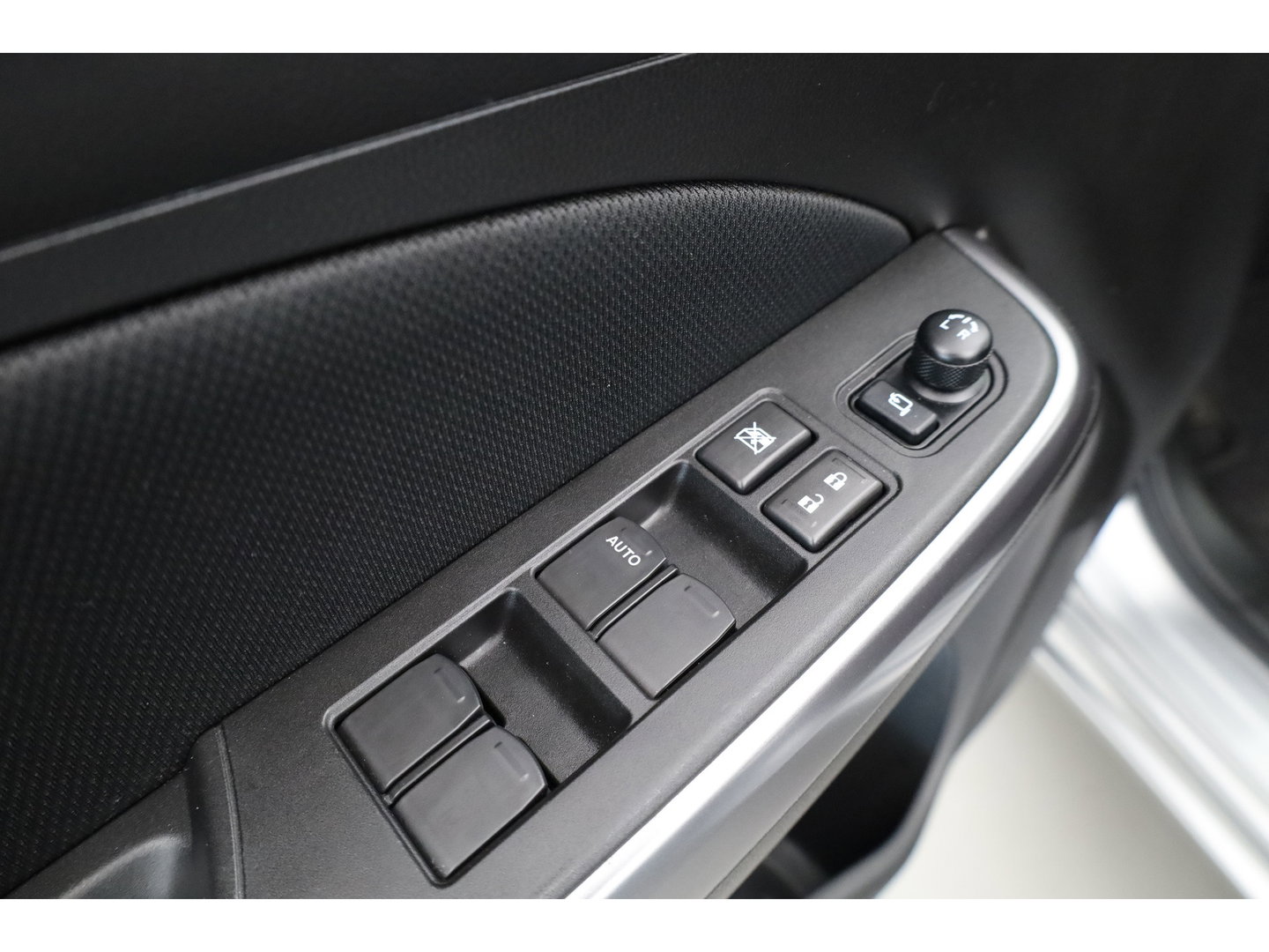 Suzuki Swift 1.2 Style Smart Hybrid | Navi | Adapt. Cruise | Camera | Dodehoekdet. | Apple CaRPlay | Keyless | Stoelverw.