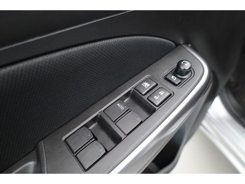 Suzuki Swift 1.2 Style Smart Hybrid | Navi | Adapt. Cruise | Camera | Dodehoekdet. | Apple CaRPlay | Keyless | Stoelverw.