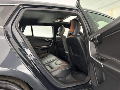 Volvo V60 2.4 D6 Twin Engine R-Design ⚠️Aircopomp Defect⚠️ (Plug-In) *PANO | LEATHER | HEATED-SPORTSEATS | XENON | ADAPTIVE-CRUISE | BLINDSPOT | NAVI-FULLMAP | PRIVACY-GLASS | ECC | MEMORY-PACK | PDC | CRUISE | 18''ALU*