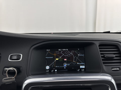 Volvo V60 2.4 D6 Twin Engine R-Design ⚠️Aircopomp Defect⚠️ (Plug-In) *PANO | LEATHER | HEATED-SPORTSEATS | XENON | ADAPTIVE-CRUISE | BLINDSPOT | NAVI-FULLMAP | PRIVACY-GLASS | ECC | MEMORY-PACK | PDC | CRUISE | 18''ALU*