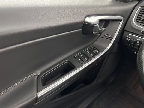 Volvo V60 2.4 D6 Twin Engine R-Design ⚠️Aircopomp Defect⚠️ (Plug-In) *PANO | LEATHER | HEATED-SPORTSEATS | XENON | ADAPTIVE-CRUISE | BLINDSPOT | NAVI-FULLMAP | PRIVACY-GLASS | ECC | MEMORY-PACK | PDC | CRUISE | 18''ALU*