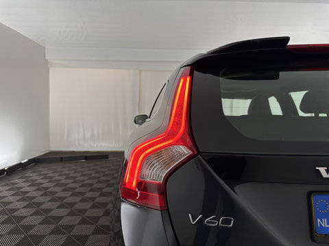 Volvo V60 2.4 D6 Twin Engine R-Design ⚠️Aircopomp Defect⚠️ (Plug-In) *PANO | LEATHER | HEATED-SPORTSEATS | XENON | ADAPTIVE-CRUISE | BLINDSPOT | NAVI-FULLMAP | PRIVACY-GLASS | ECC | MEMORY-PACK | PDC | CRUISE | 18''ALU*