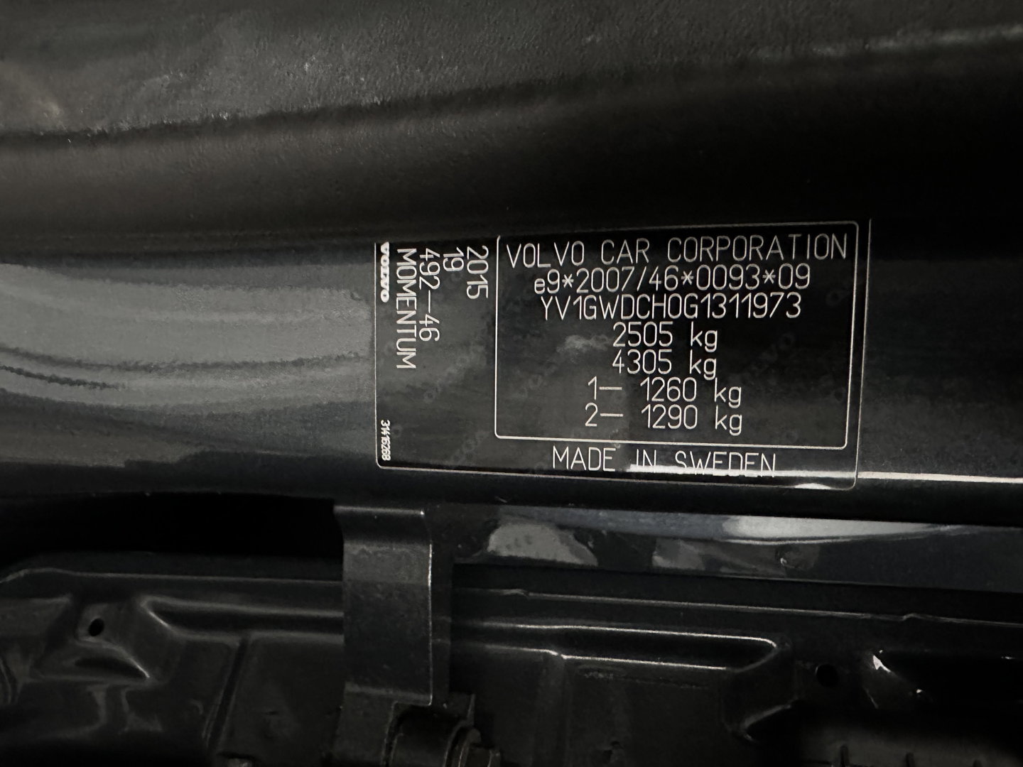 Volvo V60 2.4 D6 Twin Engine R-Design ⚠️Aircopomp Defect⚠️ (Plug-In) *PANO | LEATHER | HEATED-SPORTSEATS | XENON | ADAPTIVE-CRUISE | BLINDSPOT | NAVI-FULLMAP | PRIVACY-GLASS | ECC | MEMORY-PACK | PDC | CRUISE | 18''ALU*