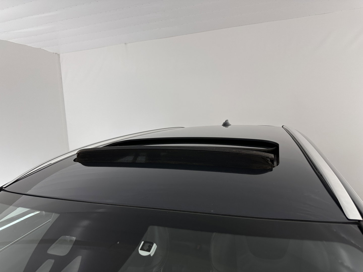 Volvo V60 2.4 D6 Twin Engine R-Design ⚠️Aircopomp Defect⚠️ (Plug-In) *PANO | LEATHER | HEATED-SPORTSEATS | XENON | ADAPTIVE-CRUISE | BLINDSPOT | NAVI-FULLMAP | PRIVACY-GLASS | ECC | MEMORY-PACK | PDC | CRUISE | 18''ALU*