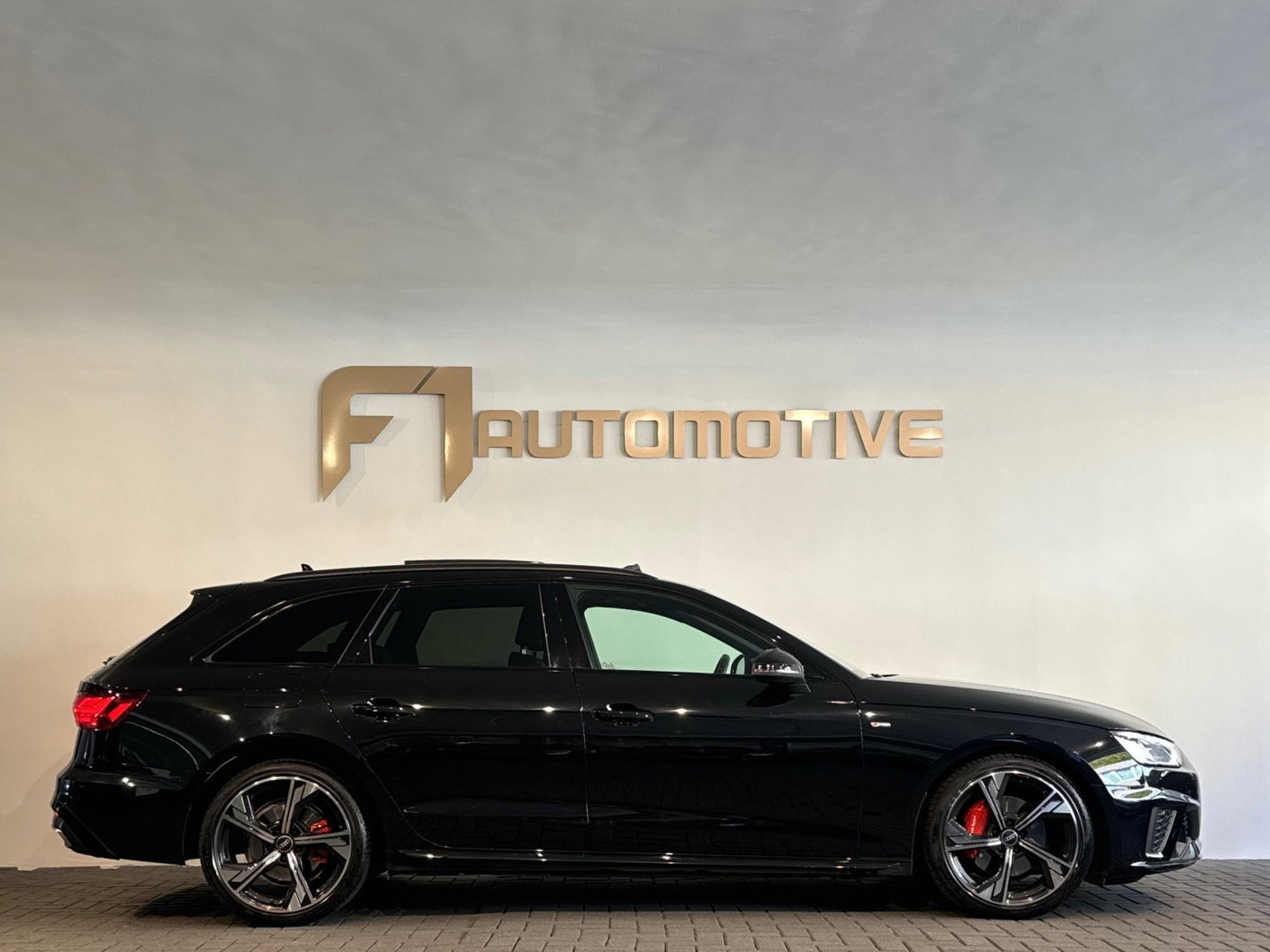 Audi A4 AVANT 40 TFSI quattro S Line Pano|Trekhaak|Sfeer|Lane