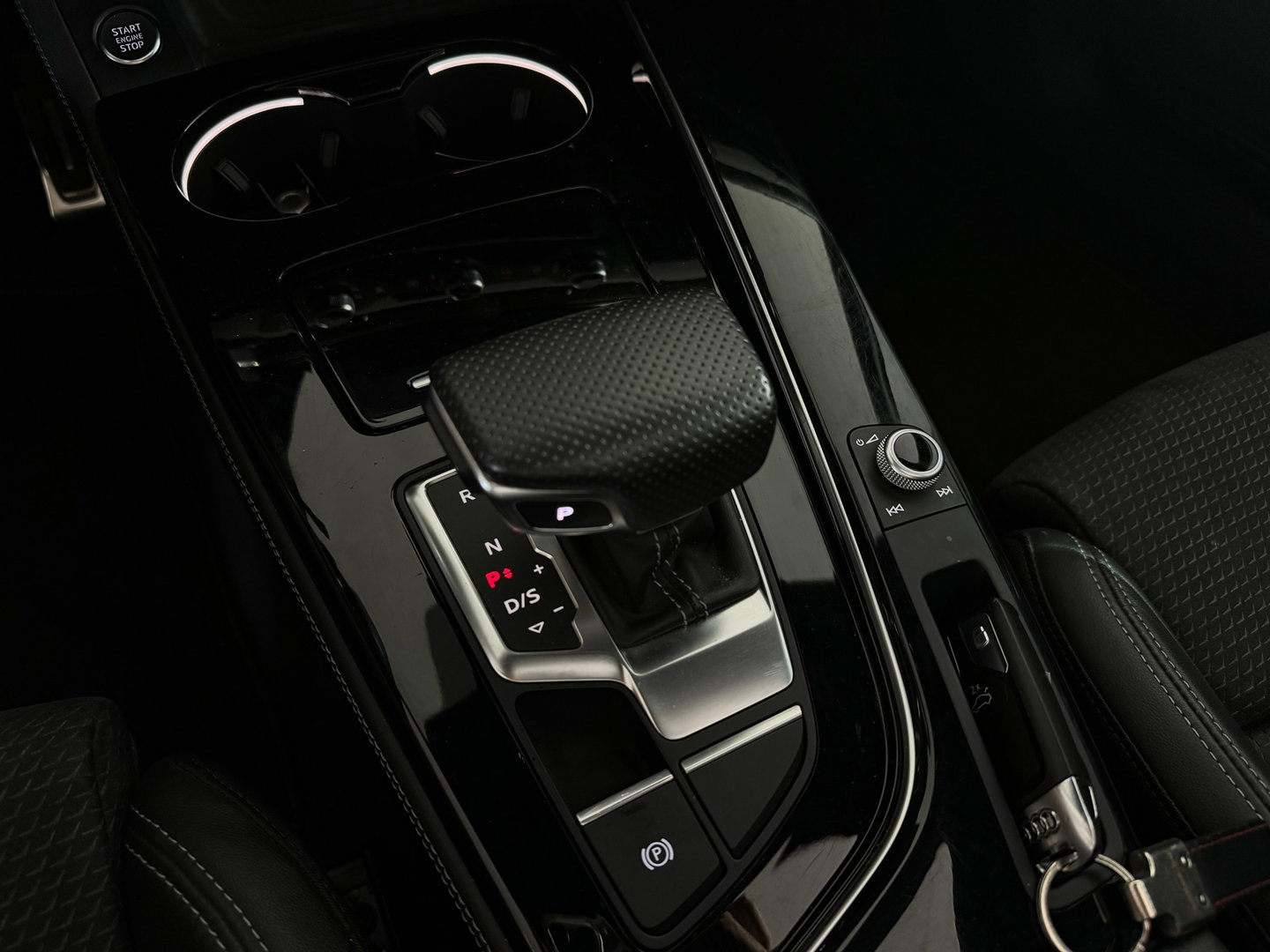 Audi A4 AVANT 40 TFSI quattro S Line Pano|Trekhaak|Sfeer|Lane