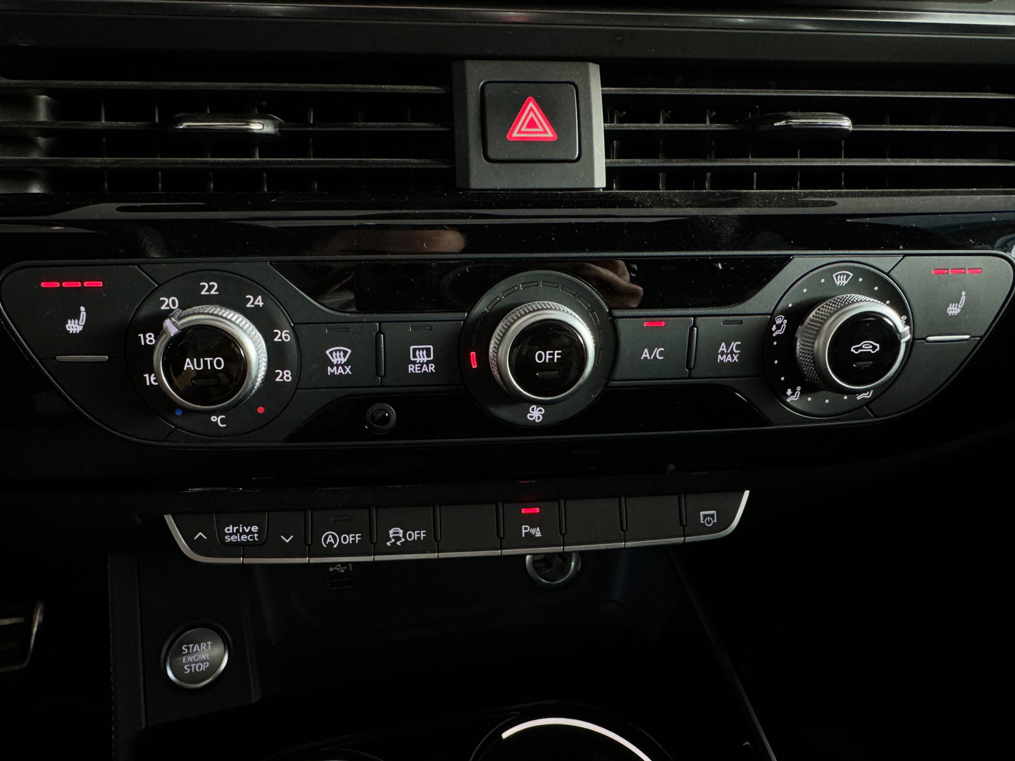 Audi A4 AVANT 40 TFSI quattro S Line Pano|Trekhaak|Sfeer|Lane