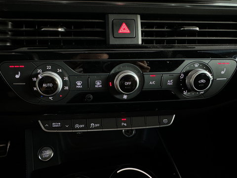 Audi A4 AVANT 40 TFSI quattro S Line Pano|Trekhaak|Sfeer|Lane