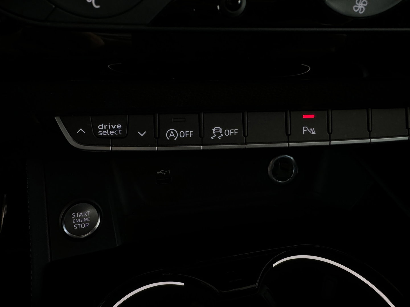 Audi A4 AVANT 40 TFSI quattro S Line Pano|Trekhaak|Sfeer|Lane