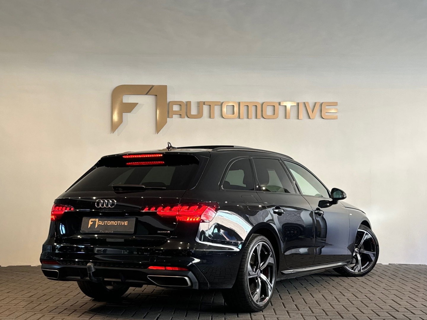 Audi A4 AVANT 40 TFSI quattro S Line Pano|Trekhaak|Sfeer|Lane