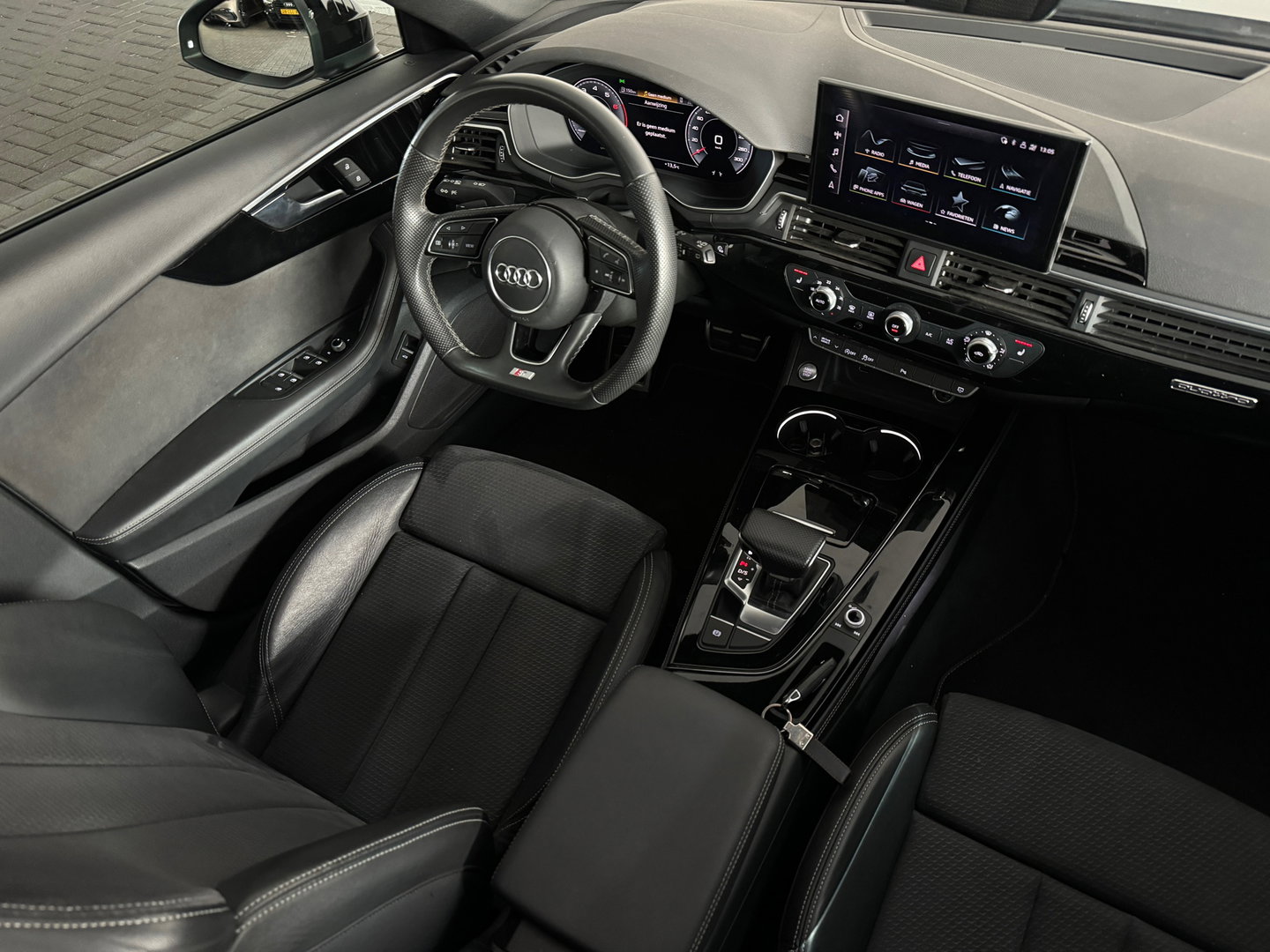 Audi A4 AVANT 40 TFSI quattro S Line Pano|Trekhaak|Sfeer|Lane