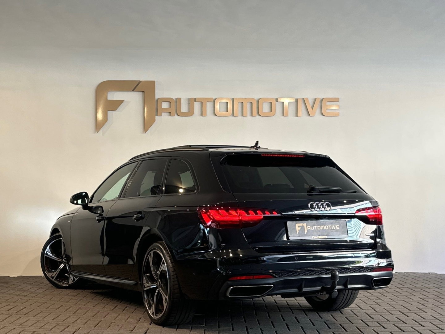 Audi A4 AVANT 40 TFSI quattro S Line Pano|Trekhaak|Sfeer|Lane