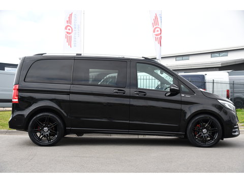 Mercedes-Benz V-Klasse 300d AMG Black Edition Camera, Cruise, Carplay, LED, 2 x Schuifdeur, 237pk, Automaat, Leder, Automaat, Multimedia, Stoelverwarming, Uniek!