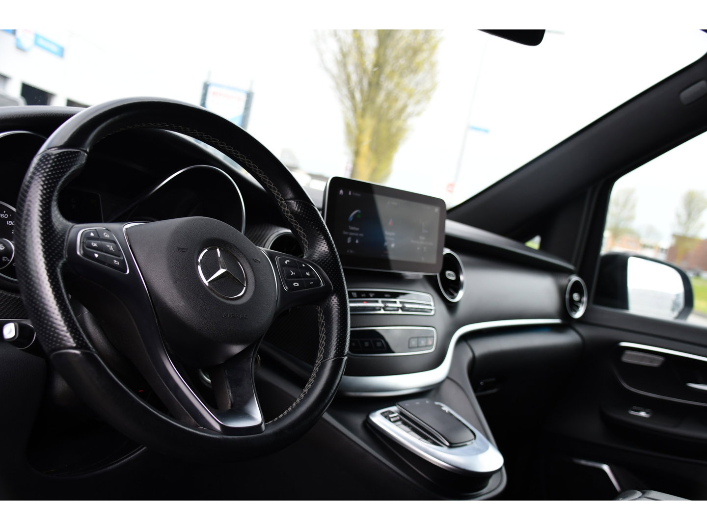 Mercedes-Benz V-Klasse 300d AMG Black Edition Camera, Cruise, Carplay, LED, 2 x Schuifdeur, 237pk, Automaat, Leder, Automaat, Multimedia, Stoelverwarming, Uniek!